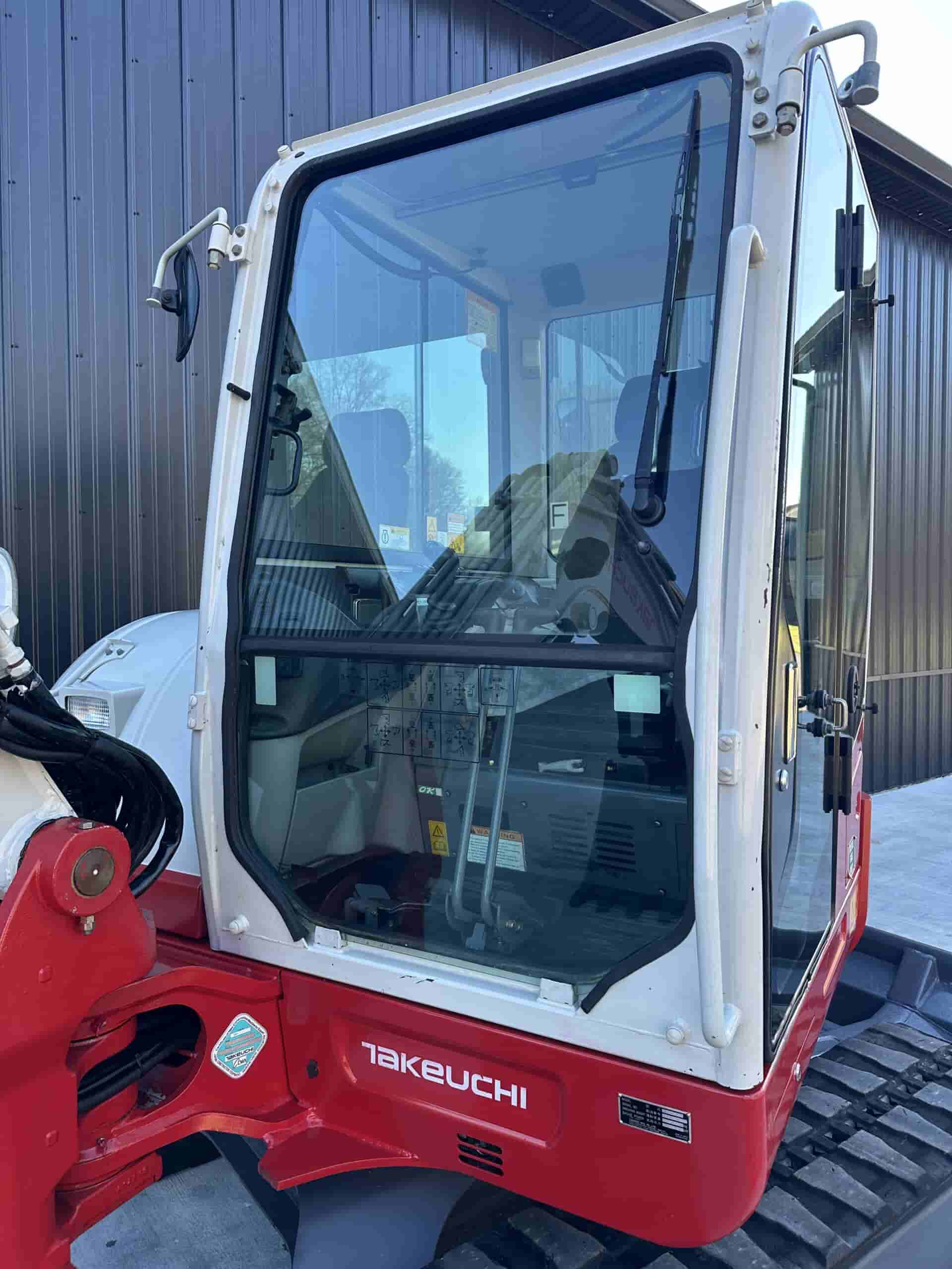 2018 TAKEUCHI TB260
